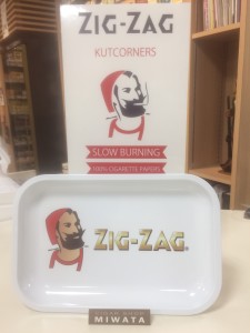 ZIG‐ZAG METAL TRAY