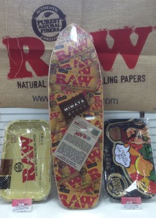 RAW skateboard cruiser